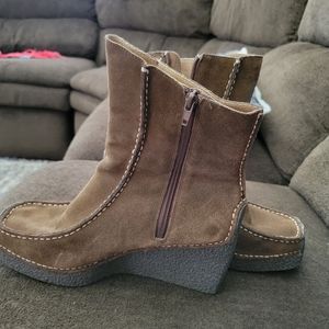 Candies suede zide zip boots